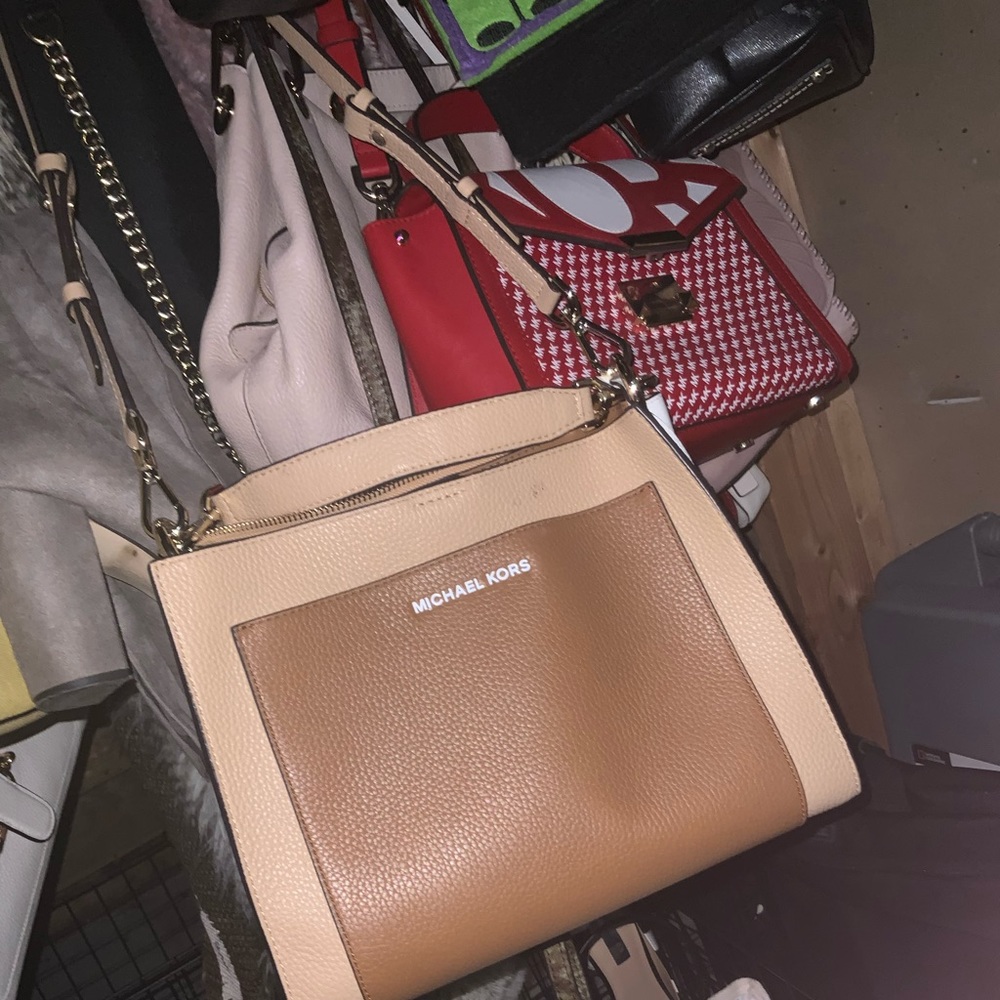 Brown/white Michael Kors shoulder tote